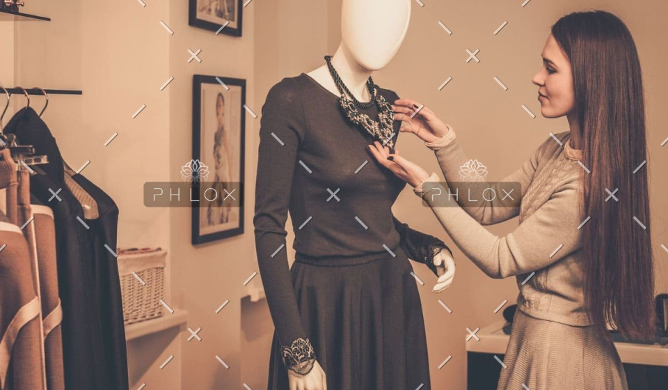 demo-attachment-955-young-woman-looking-at-necklace-on-mannequin-in-PSQQMMH-1